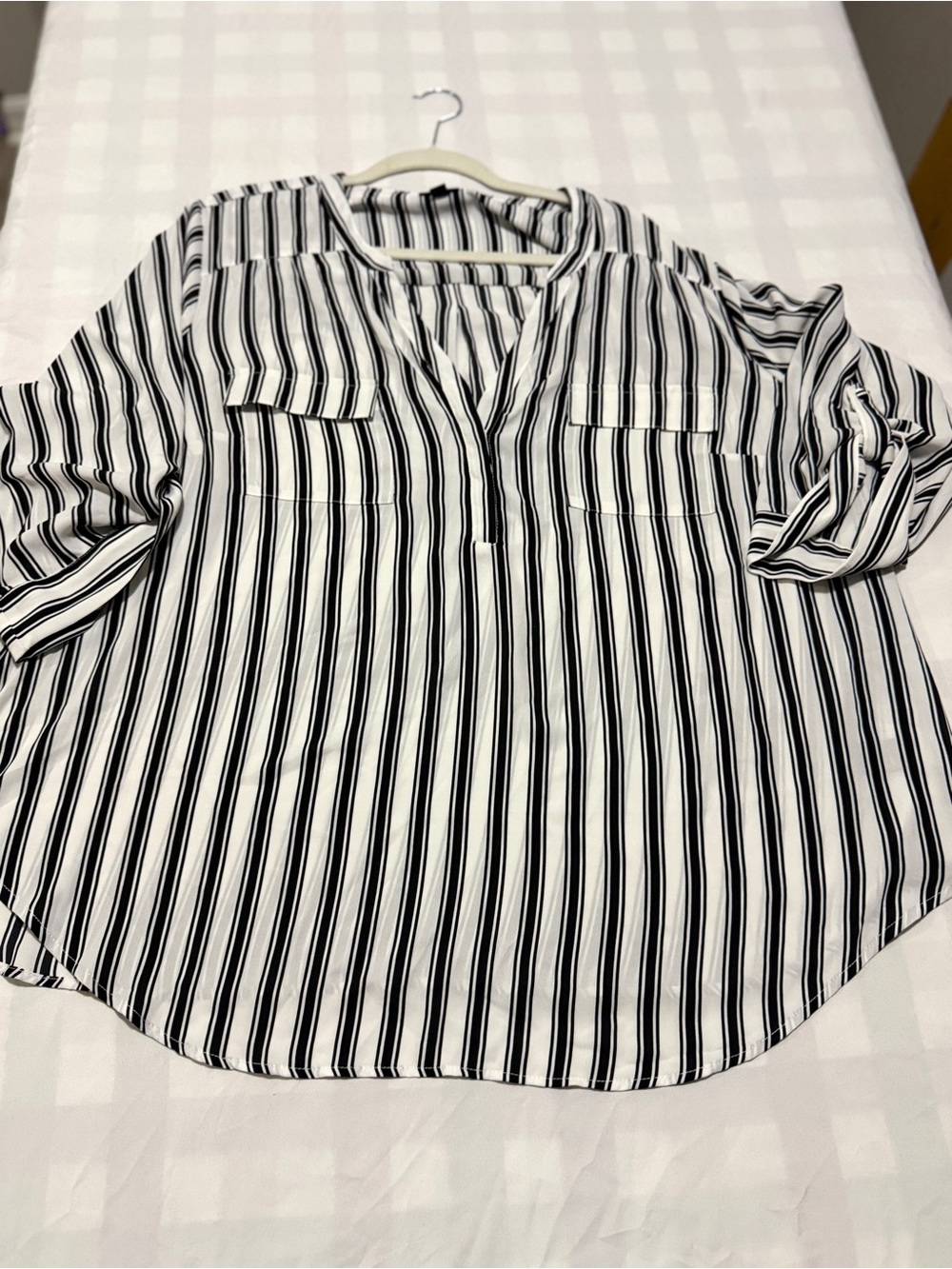 Torrid Blouse 3 Black White Striped Popover V Neck Roll Tab Sleeve Pockets - Picture 7 of 7